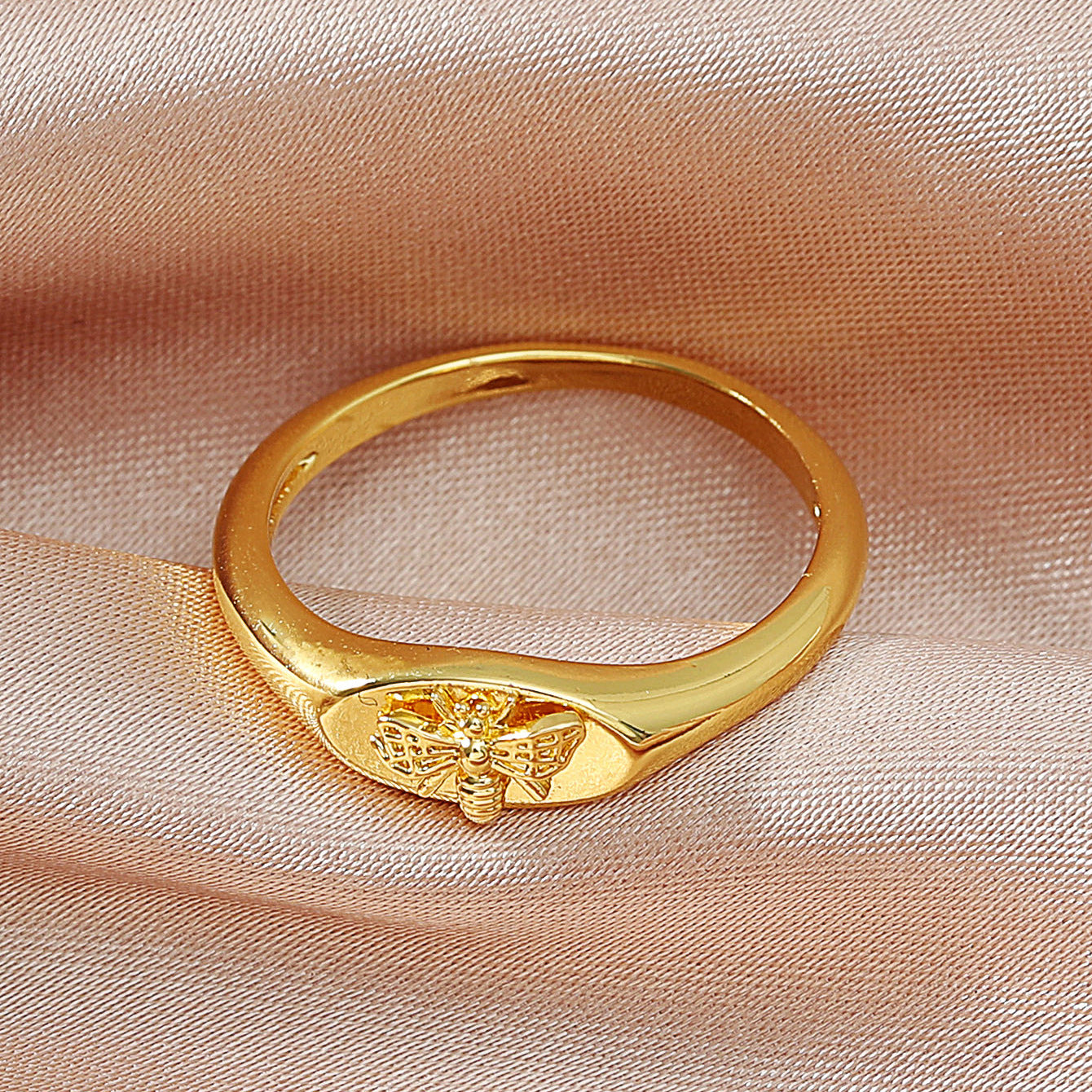Golden Bee Signet Ring Fashion Brass