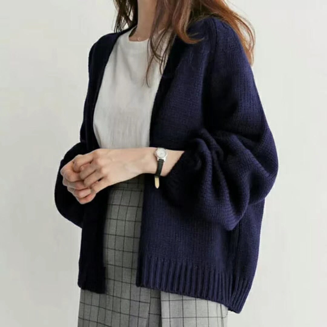 Simple short knit cardigan