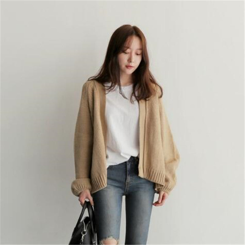 Simple short knit cardigan