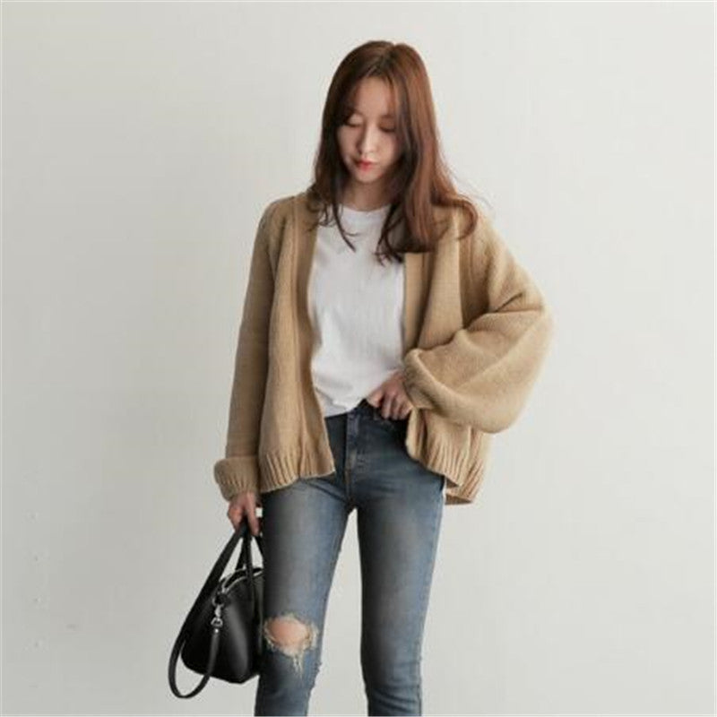 Simple short knit cardigan