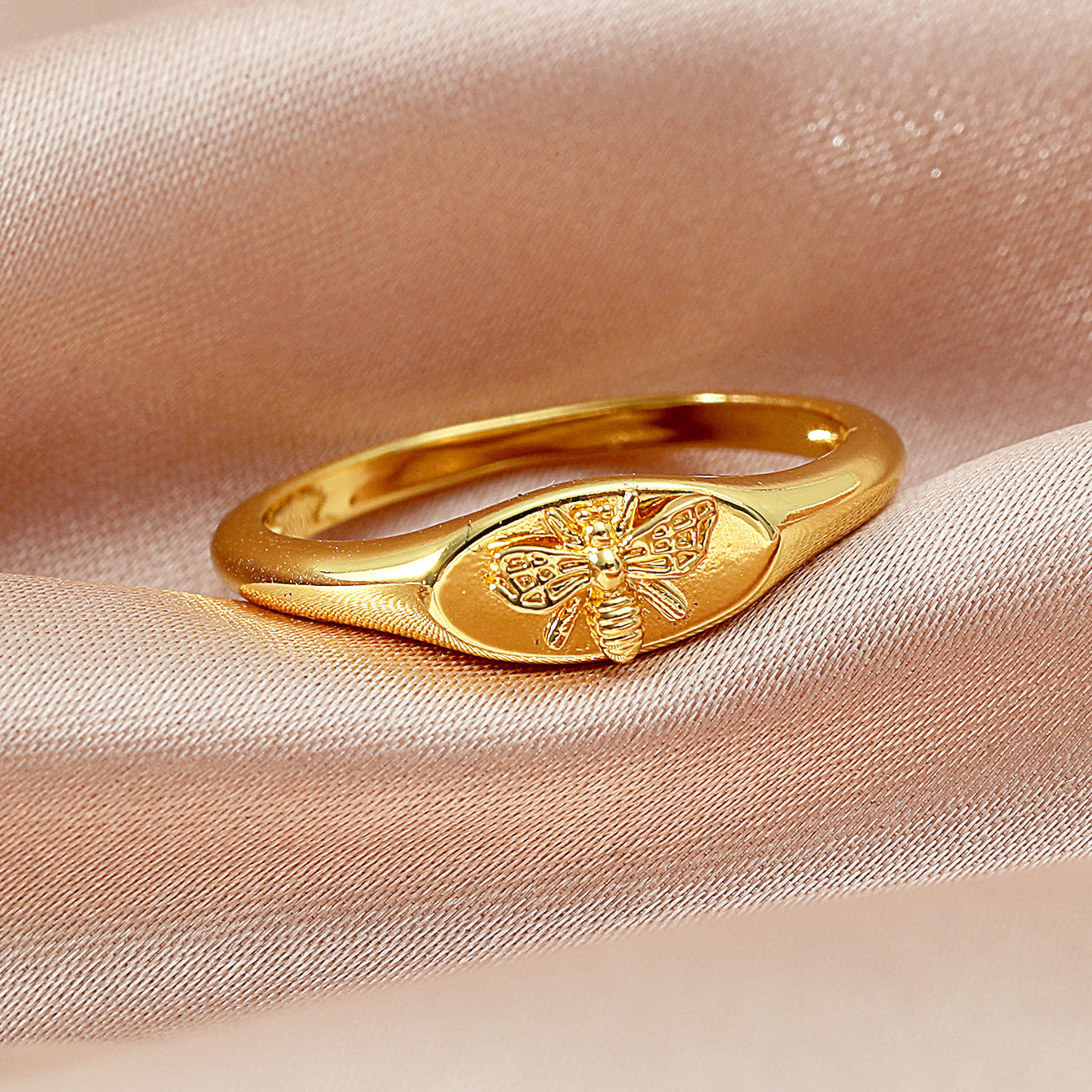 Golden Bee Signet Ring Fashion Brass